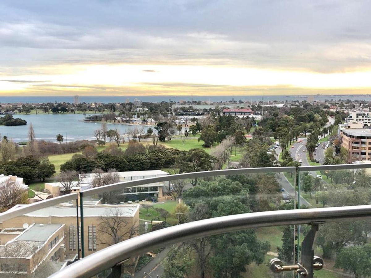 Readyset Apartments At Emerald Melburne Exterior foto