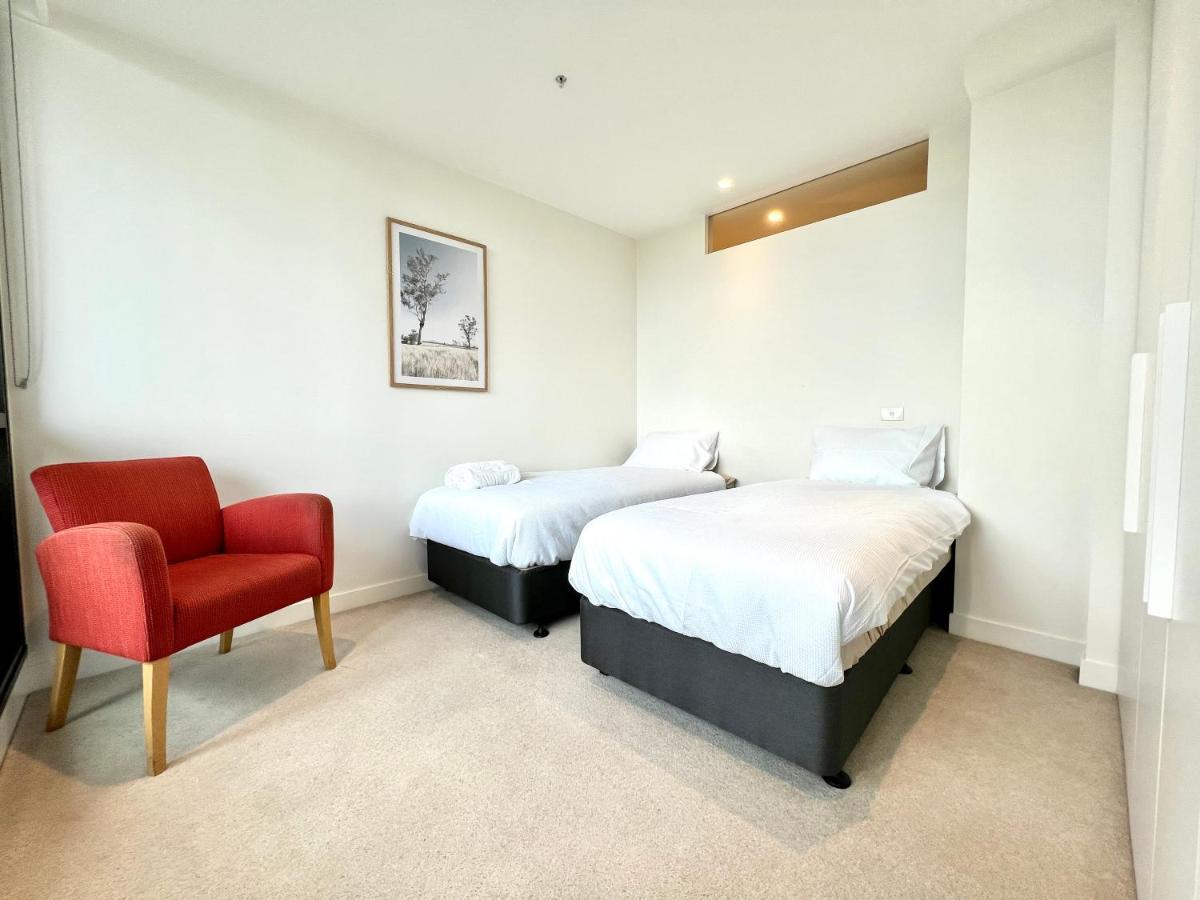 Readyset Apartments At Emerald Melburne Exterior foto