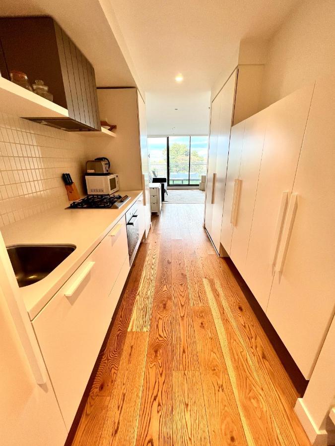 Readyset Apartments At Emerald Melburne Exterior foto